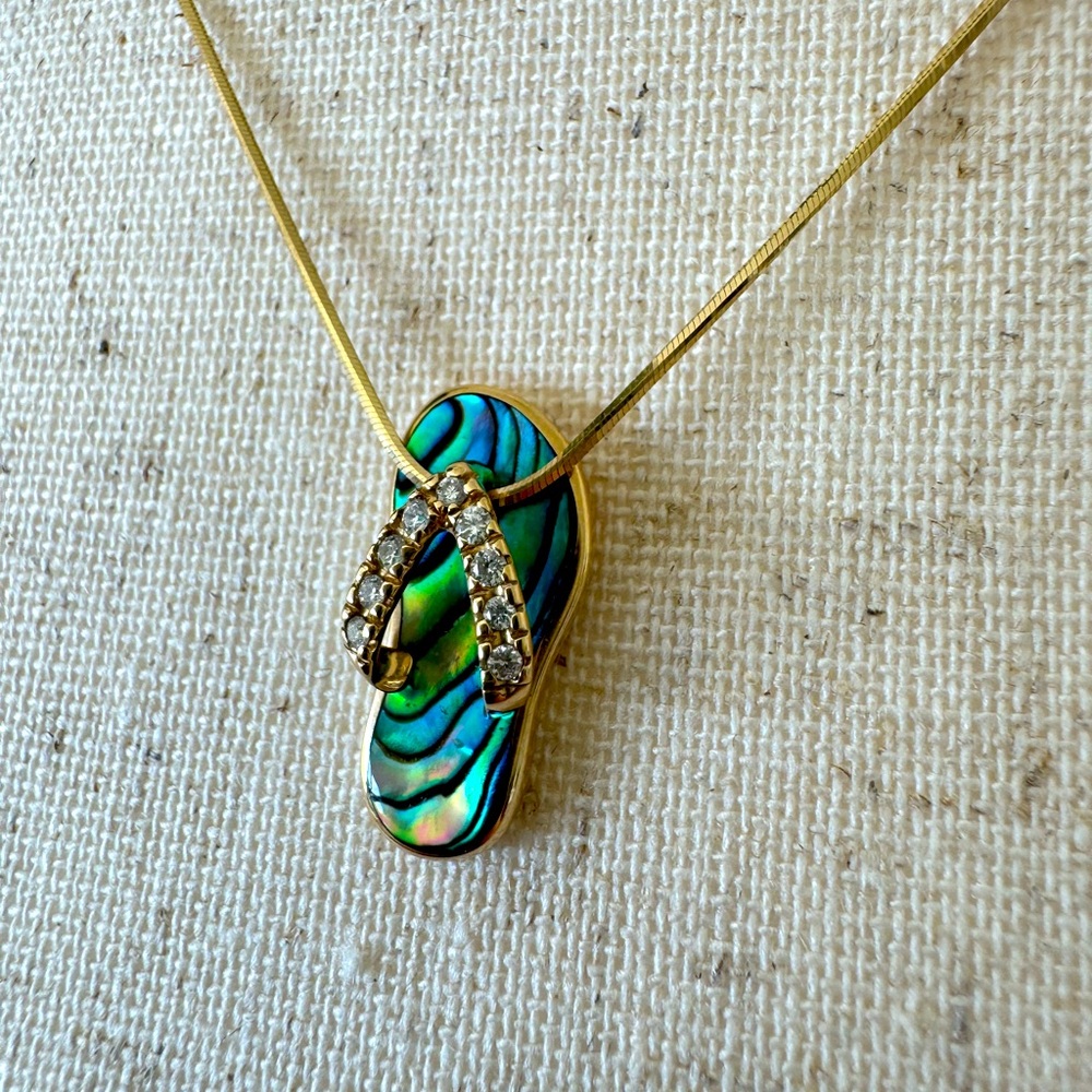 NA HOKU Hawaiian Slipper Pendant - Abalone and Diamond